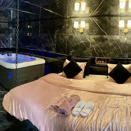Blacksuite, Luxueuse Avec Jacuzzi Privatif * Μονπελιέ